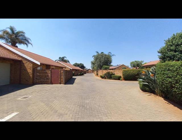 2 BEDROOM PROPERTY TO RENT IN ROOIHUISKRAAL NORTH